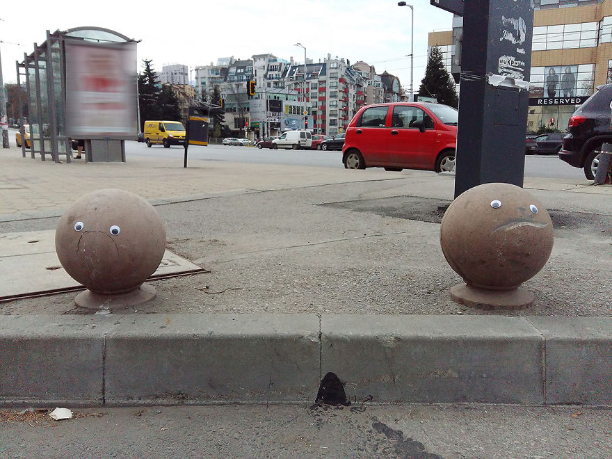 googly-eyebombing-street-art-bulgaria-11-592d230bdf1e4__880