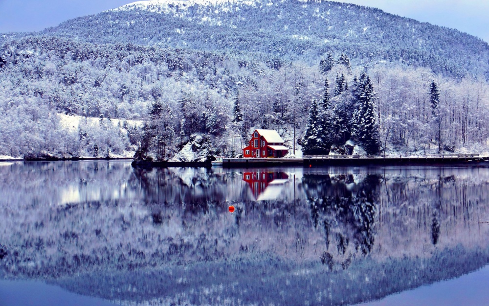 192355-1000-1453467195-winter-snow-mountain-lake-house-1