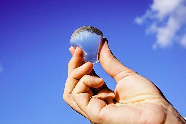 edible-water-bubble-skipping-rocks-lab-1-58ee297ad3917__700