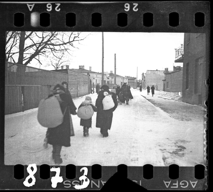 holocaust-lodz-ghetto-photography-henryk-ross-22-58e205fa3221f__880