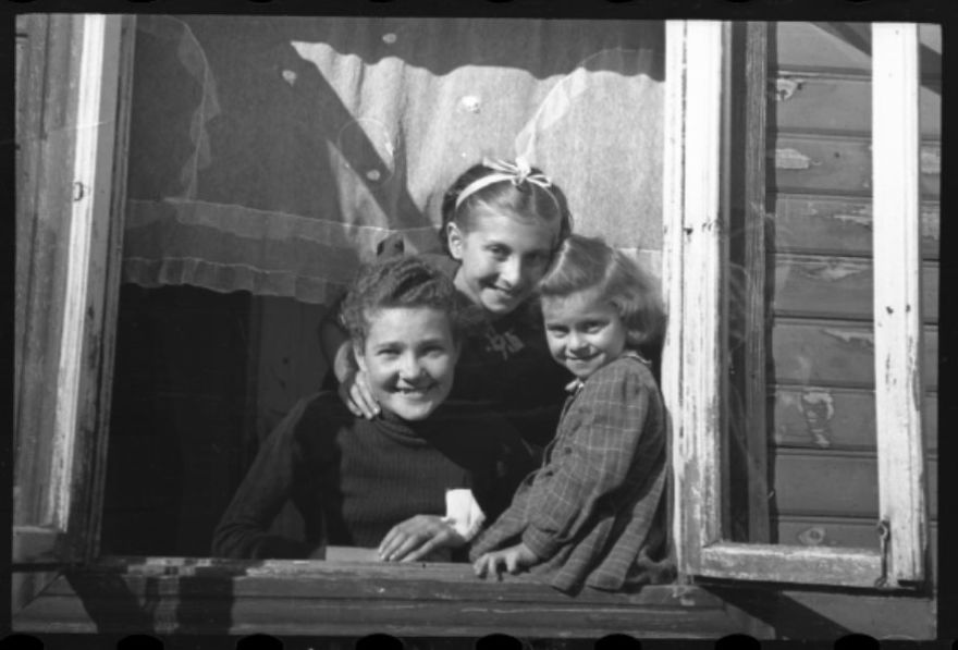 holocaust-lodz-ghetto-photography-henryk-ross-58e219df1a310__880
