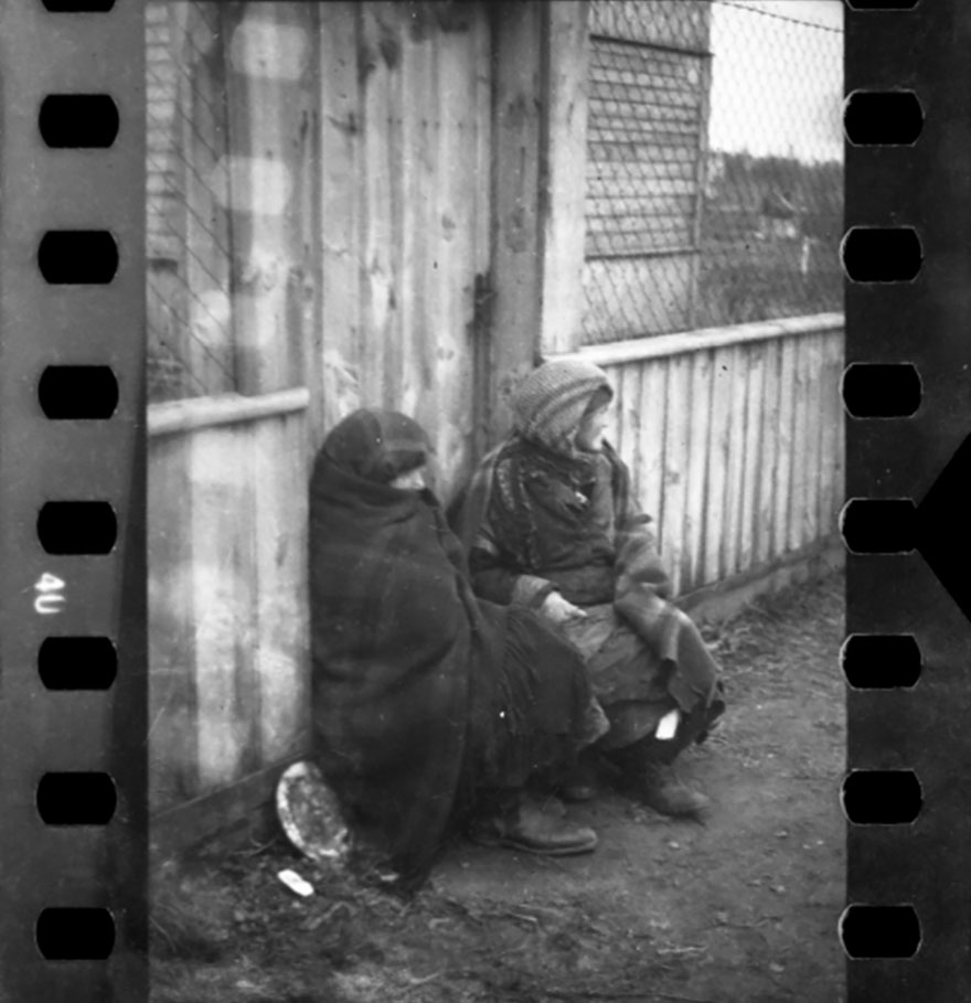holocaust-lodz-ghetto-photography-henryk-ross-58e2264d2a8fc__880