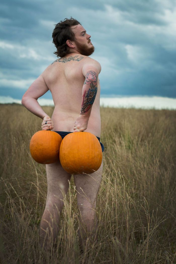 pumpkin-themed-dudeoir-photoshoot-gt-photography-13-59e6f94d91128__700