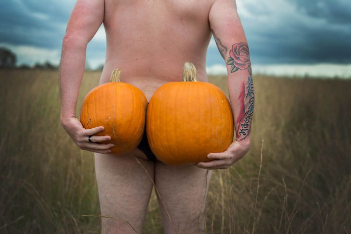 pumpkin-themed-dudeoir-photoshoot-gt-photography-18-59e6f92ae64c4__700