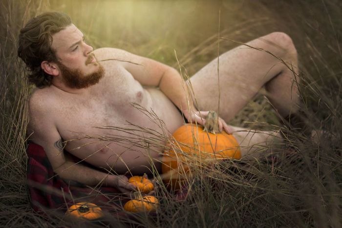 pumpkin-themed-dudeoir-photoshoot-gt-photography-19-59e6f92d28b2a__700