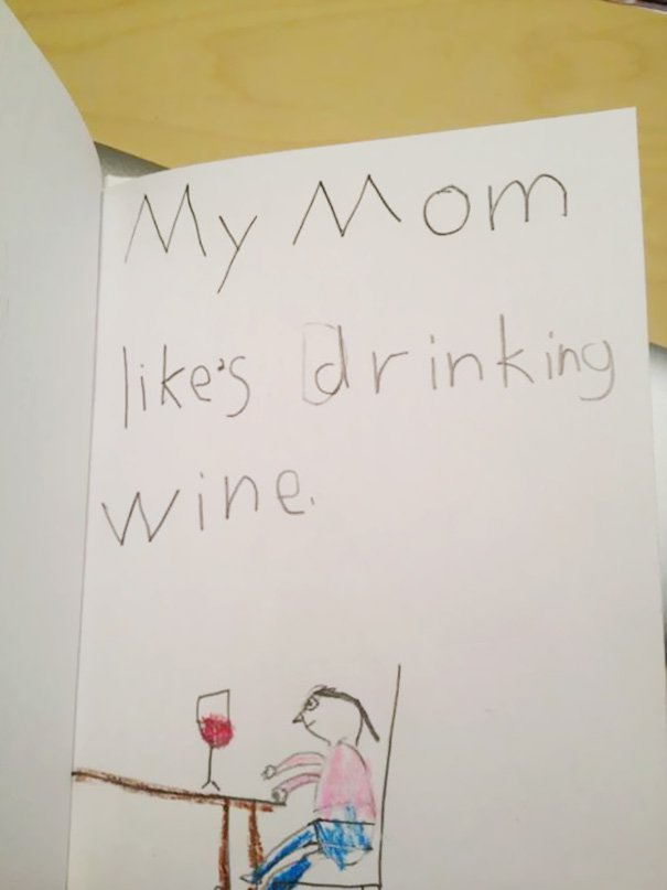 Moja mama rada pije víno.